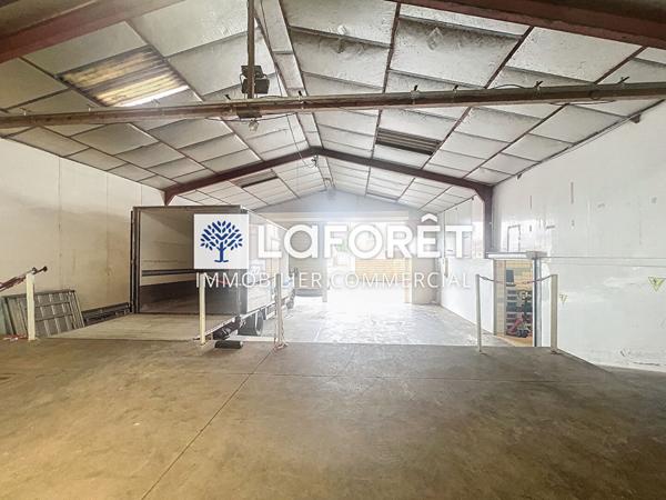 Achat local commercial Saint-Amand-sur-Sèvre - 900 m² - 135 200 €