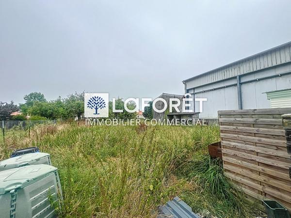 Achat local commercial Saint-Amand-sur-Sèvre - 900 m² - 135 200 €