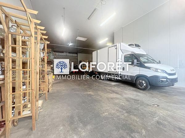 Achat local commercial Saint-Amand-sur-Sèvre - 900 m² - 135 200 €