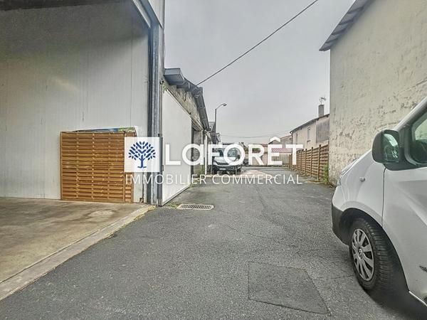 Achat local commercial Saint-Amand-sur-Sèvre - 900 m² - 135 200 €