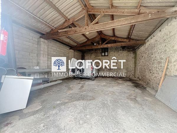 Achat local commercial Saint-Amand-sur-Sèvre - 900 m² - 135 200 €