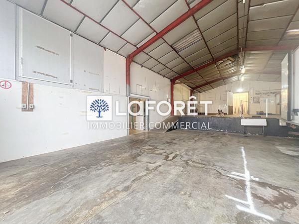Achat local commercial Saint-Amand-sur-Sèvre - 900 m² - 135 200 €