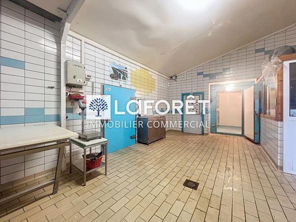 Achat local commercial Saint-Amand-sur-Sèvre - 900 m² - 135 200 €