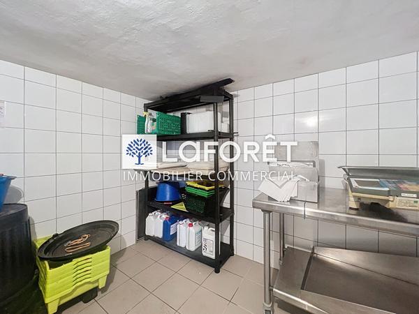 Achat local commercial Saint-Amand-sur-Sèvre - 900 m² - 135 200 €