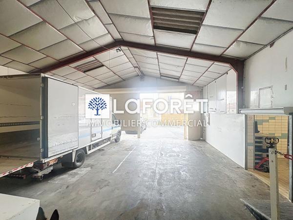 Achat local commercial Saint-Amand-sur-Sèvre - 900 m² - 135 200 €