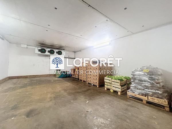 Achat local commercial Saint-Amand-sur-Sèvre - 900 m² - 135 200 €