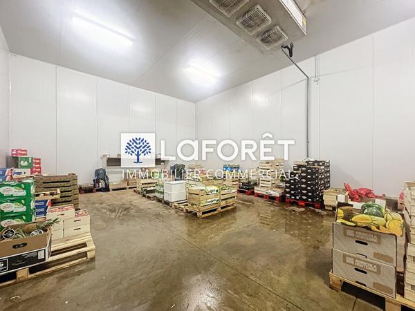 Achat local commercial Saint-Amand-sur-Sèvre - 900 m² - 135 200 €