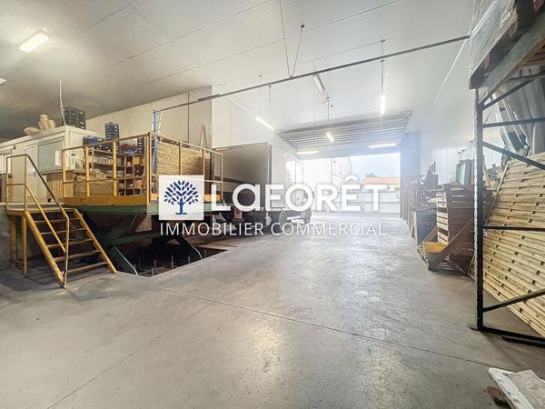 Achat local commercial Saint-Amand-sur-Sèvre - 900 m² - 135 200 €