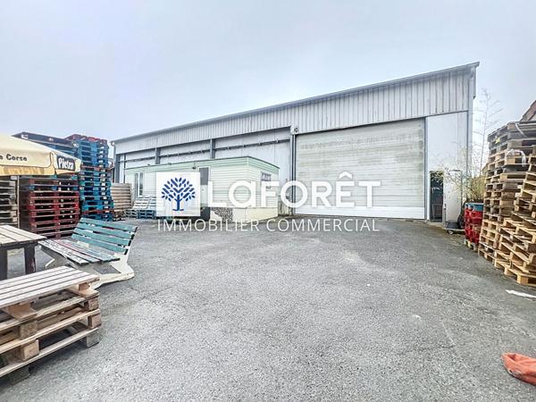 Achat local commercial Saint-Amand-sur-Sèvre - 900 m² - 135 200 €