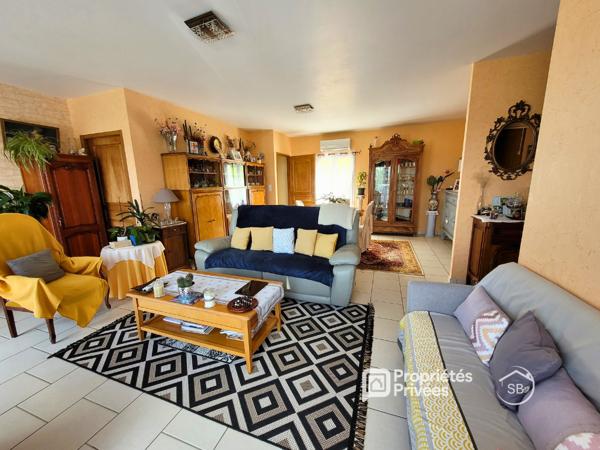 Villa avec vue dominante  de 127 m² - 4 chambres -Proche Joyeuse- 305 000 HAI