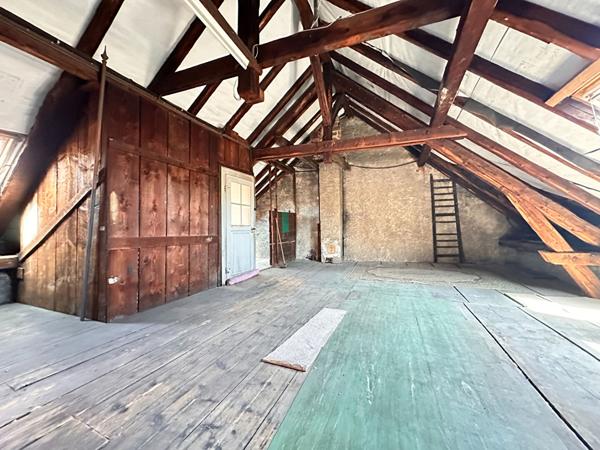 Maison - 7 pièces - 161 m²