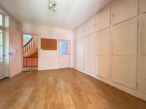 Maison - 7 pièces - 161 m²