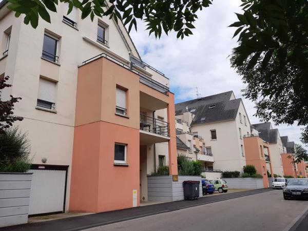 Appartement 2 pièces avec terrasse, garage et parking privatif