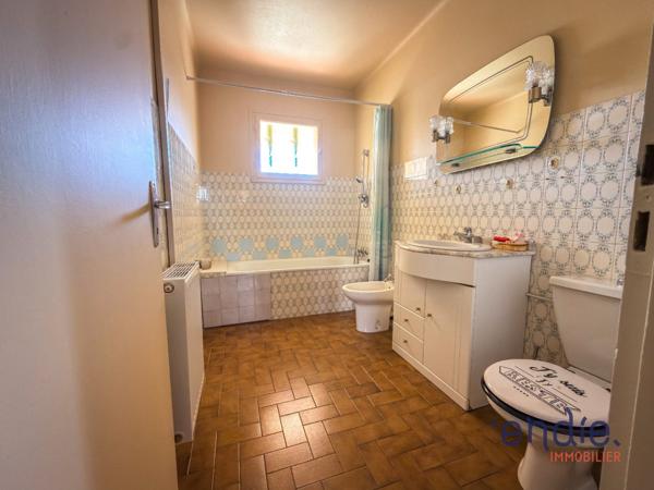 Villa 3 faces avec jardin, garage et 4 chambres