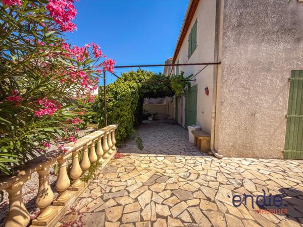 Villa 3 faces avec jardin, garage et 4 chambres