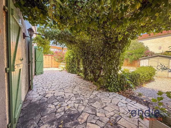 Villa 3 faces avec jardin, garage et 4 chambres
