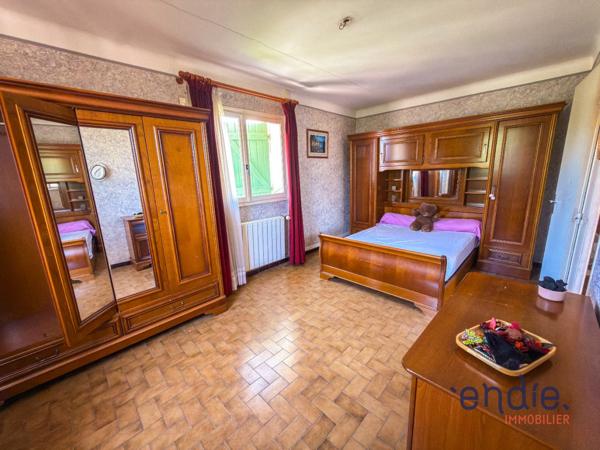 Villa 3 faces avec jardin, garage et 4 chambres
