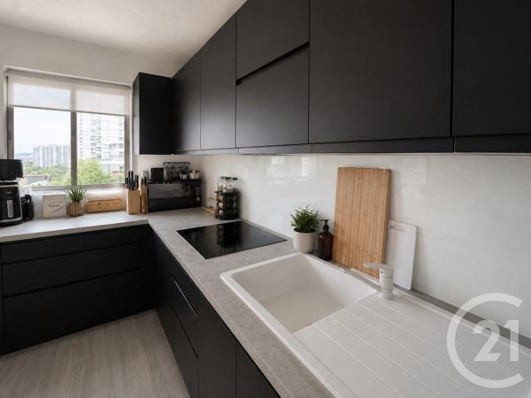 Appartement T3 à vendre  3 pièces - 62,85 m 2   LE BOUSCAT  - 33