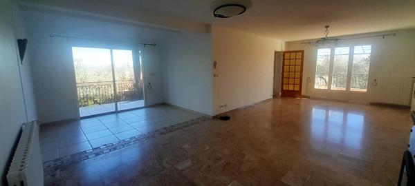 Rare à la vente maison plain pied proche tous commerce au calme