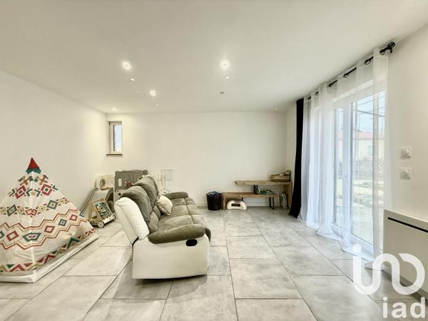 Maison 3 pièces de 71 m² à Villeneuve-de-Berg (07170)