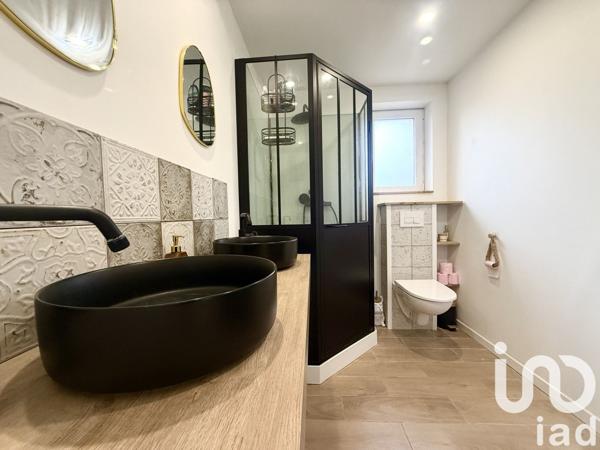 Maison 3 pièces de 71 m² à Villeneuve-de-Berg (07170)