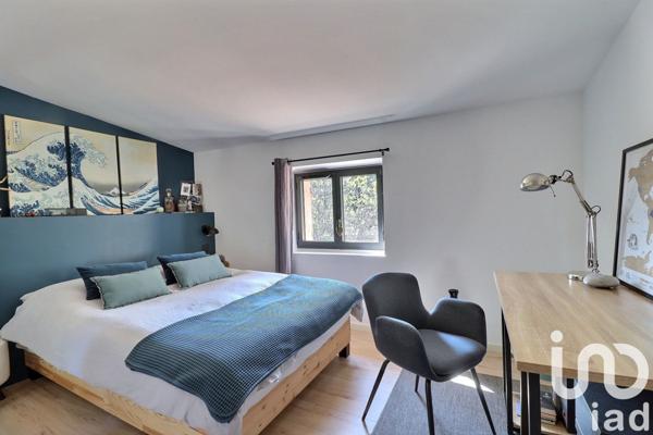 Maison traditionnelle 8 pièces de 222 m² à Le Castellet (83330)