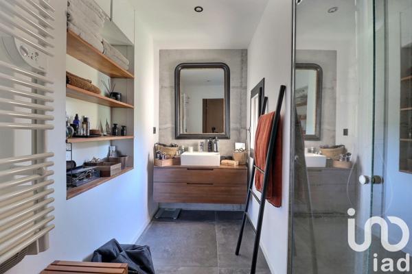 Maison traditionnelle 8 pièces de 222 m² à Le Castellet (83330)