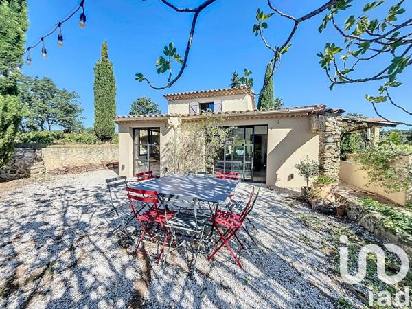 Maison traditionnelle 8 pièces de 222 m² à Le Castellet (83330)