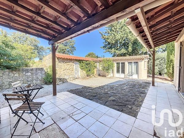 Maison traditionnelle 8 pièces de 222 m² à Le Castellet (83330)