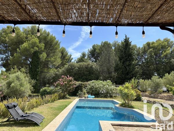 Maison traditionnelle 8 pièces de 222 m² à Le Castellet (83330)