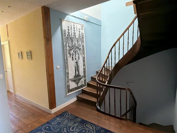 Maison spacieuse de 4 à 5 chambres, cuisine équipée, grands jardins