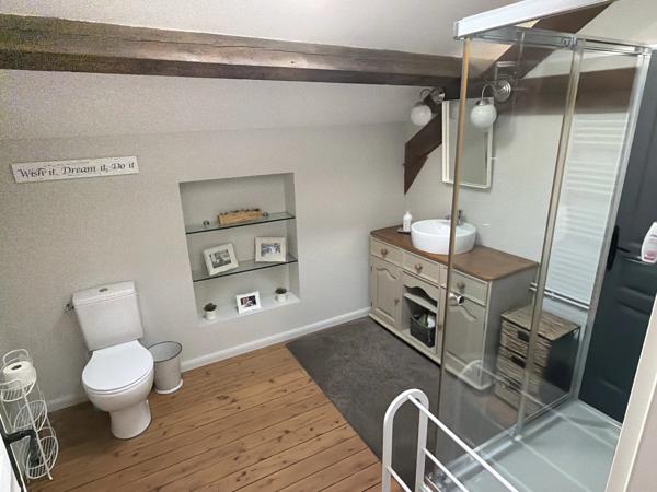 Maison spacieuse de 4 à 5 chambres, cuisine équipée, grands jardins