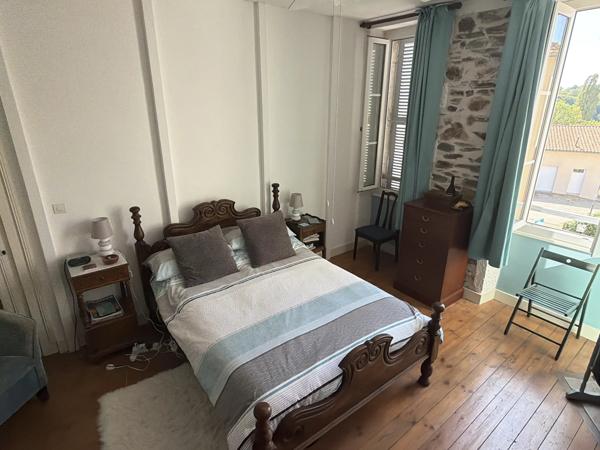 Maison spacieuse de 4 à 5 chambres, cuisine équipée, grands jardins