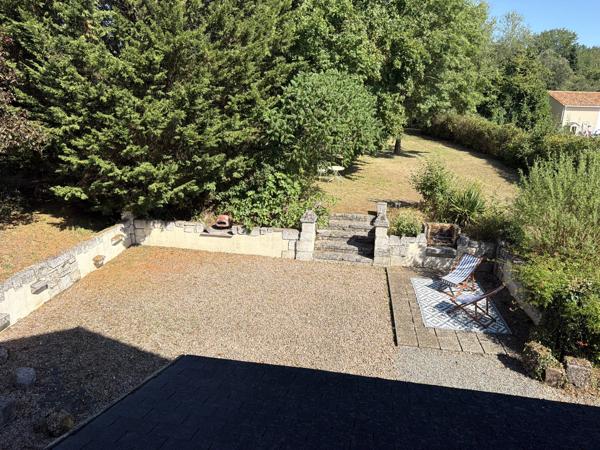 Maison spacieuse de 4 à 5 chambres, cuisine équipée, grands jardins