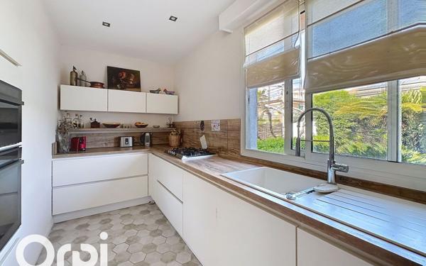 Maison à vendre    6 pièces • 146,67 m2 Villeneuve-Loubet