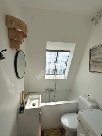 Élégance parisienne au sommet de Montmartre