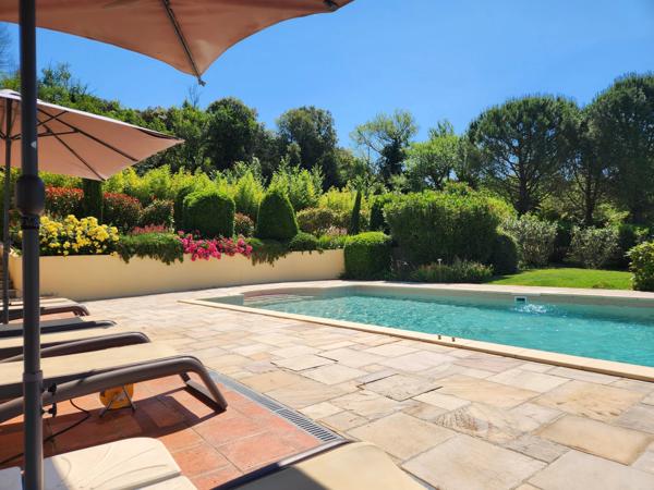 Superbe Villa de Campagne Alliant Luxe Moderne et un Magnifique Terrain