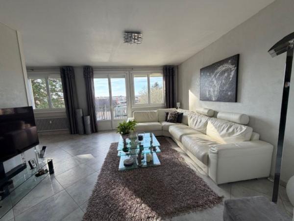 Superbe T3 traversant avec balcons, cave et stationnement Exposition plein Sud face à un parc arboré