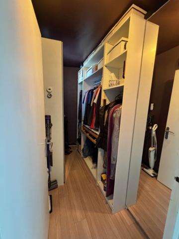 Superbe T3 traversant avec balcons, cave et stationnement Exposition plein Sud face à un parc arboré