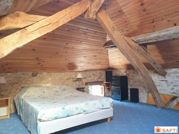 Maison en pierre avec piscine, gîte et chambres d’hôtes