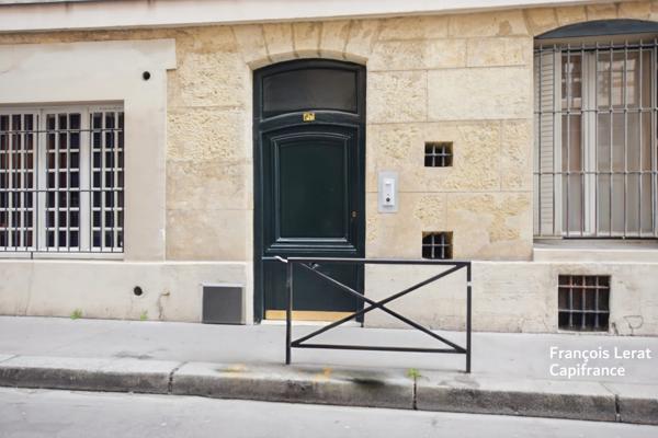 Studio à vendre - PARIS 7EME ARRONDISSEMENT (75) Rue Rousselet - 17,27 m2 - 315 000 € honoraires d'agence inclus