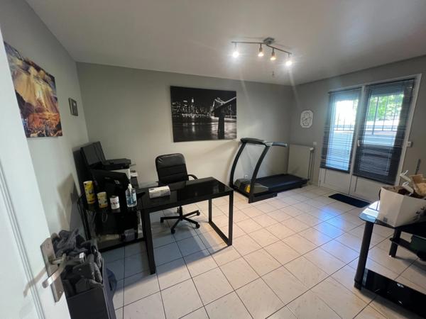 SUPERBE MAISON DE 8 PIECES DE 215 M2 , TERRASSE , JARDIN ET GARAGE DOUBLE - QUARTIER PRIVILEGIE DU HAUT DE BONNEUIL (94380)