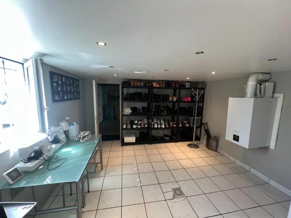 SUPERBE MAISON DE 8 PIECES DE 215 M2 , TERRASSE , JARDIN ET GARAGE DOUBLE - QUARTIER PRIVILEGIE DU HAUT DE BONNEUIL (94380)