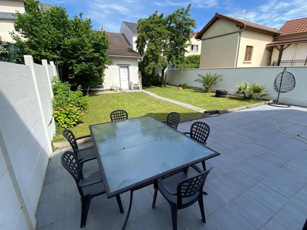SUPERBE MAISON DE 8 PIECES DE 215 M2 , TERRASSE , JARDIN ET GARAGE DOUBLE - QUARTIER PRIVILEGIE DU HAUT DE BONNEUIL (94380)