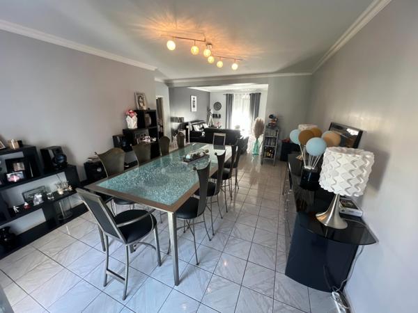 SUPERBE MAISON DE 8 PIECES DE 215 M2 , TERRASSE , JARDIN ET GARAGE DOUBLE - QUARTIER PRIVILEGIE DU HAUT DE BONNEUIL (94380)