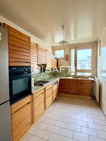 Courbevoie – Dernier étage, 94 m² avec balcon