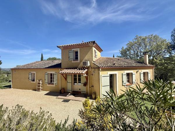 Villa de charme avec vue dégagée, piscine et plus de 1 hectare de terrain