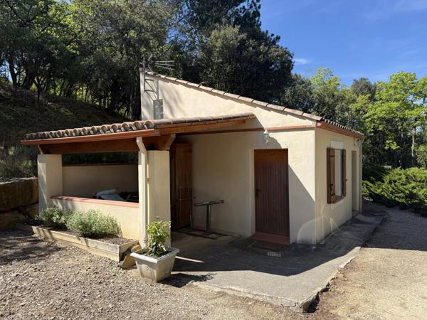 Villa de charme avec vue dégagée, piscine et plus de 1 hectare de terrain