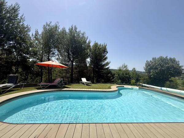 Villa de charme avec vue dégagée, piscine et plus de 1 hectare de terrain