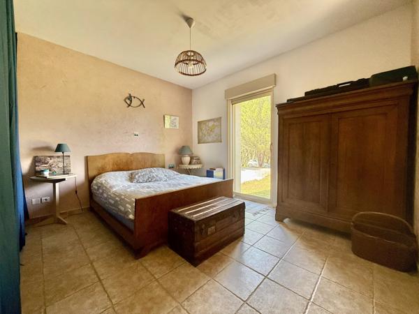 Villa de charme avec vue dégagée, piscine et plus de 1 hectare de terrain